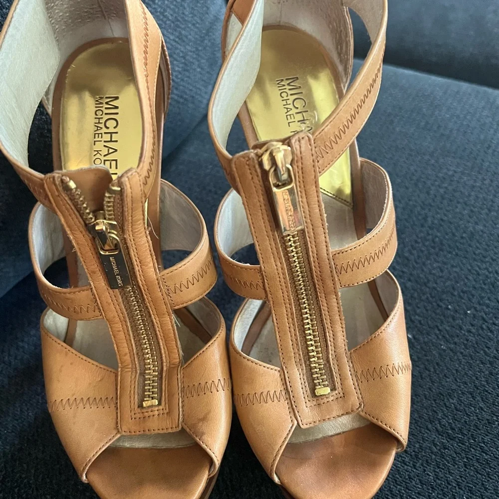 MICHAEL‎ KORS STORE BERKLEY PLATFORM
